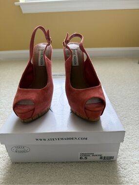 Steve Madden Coral Suede Peep-Toe Slingback Wedges Size 6.5